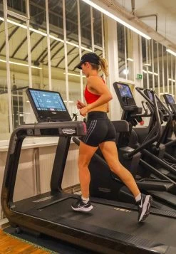 BROOKS METHOD 8" SHORT TIGHT - Kurze Sporthose - Black -Brooks Geschäft 0f0bd4d7fa734946a957f8145593ef75