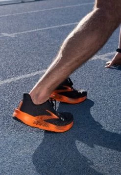 BROOKS LAUNCH 9 - Laufschuh Neutral - Black Pink Yellow -Brooks Geschäft 1e0827cc4a5d4e448c3cd95a8f3e9c50