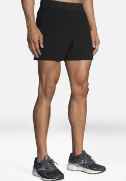 BROOKS SHERPA 5" SHORT - Kurze Sporthose - Black -Brooks Geschäft 9262057e4ae34db99d33727eecdcf4d6