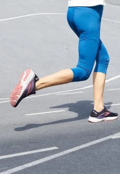 BROOKS ADRENALINE GTS 22 - Laufschuh Neutral - Black/purple/coral -Brooks Geschäft a7d73a9433814b109ab436a4f8776173