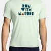 BROOKS DISTANCE SHORT SLEEVE 2.0 - T-Shirt Print - Mist Run With Nature