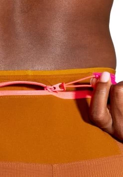 BROOKS Kurze Sporthose - Hazelwood Ochre Fuchsia -Brooks Geschäft c4841d2313b44c5481f884d5cdb0a809