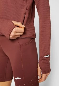 BROOKS Notch Thermal Long Sleeve 2.0 - Langarmshirt - Run Raisin -Brooks Geschäft e12cb3498f864a5790fae138772355bc