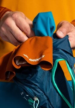 BROOKS HIGH POINT WATERPROOF JACKET - Regenjacke / Wasserabweisende Jacke - Pacific Hazelwood Ochre 9 BROOKS HIGH POINT WATERPROOF JACKET - Regenjacke / Wasserabweisende Jacke - Pacific Hazelwood Ochre -Brooks Geschäft e989fcf7c2704264bc6b3ed9d5344b0e